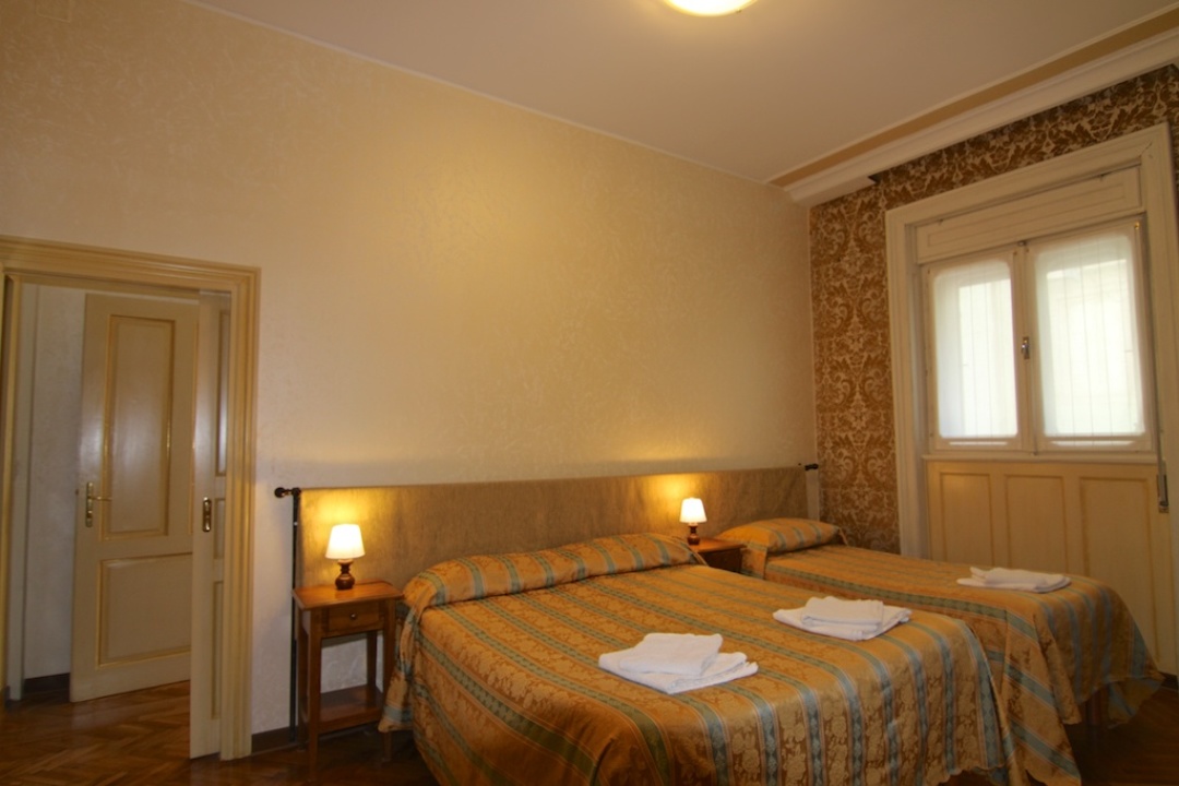 Camera con letto matrimoniale